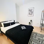 Хостел Rooms, Ideal Location For Tourists Лиссабон