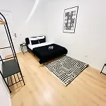Rooms, Ideal Location For Tourists *