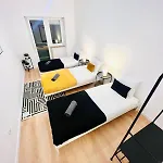 Хостел Rooms, Ideal Location For Tourists
