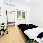 Хостел Rooms, Ideal Location For Tourists *
