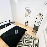 Rooms, Ideal Location For Tourists *