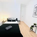 Хостел Rooms, Ideal Location For Tourists *