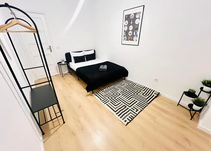 Rooms, Ideal Location For Tourists *