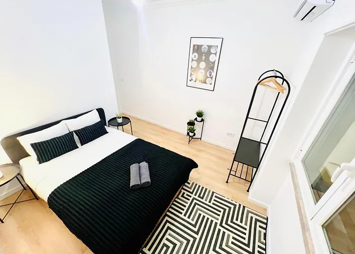 Rooms, Ideal Location For Tourists *