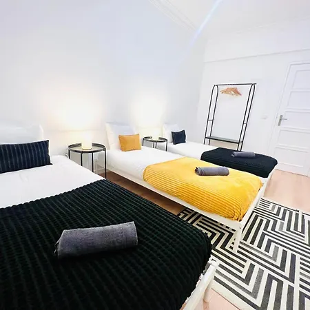 Rooms, Location For Tourists 旅馆