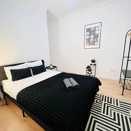 Хостел Rooms, Ideal Location For Tourists Лиссабон