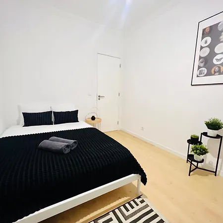 Rooms, Location For Tourists