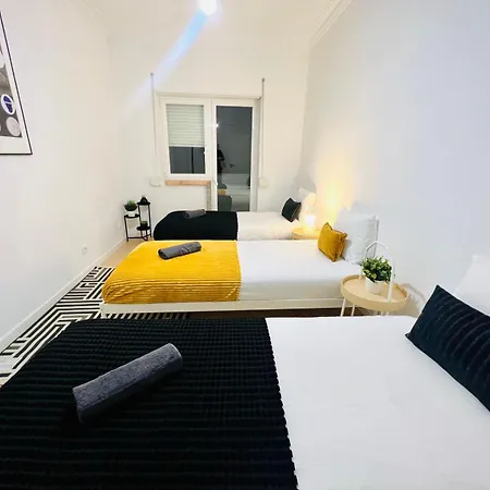 Hostel Rooms, Ideal Location For Tourists *