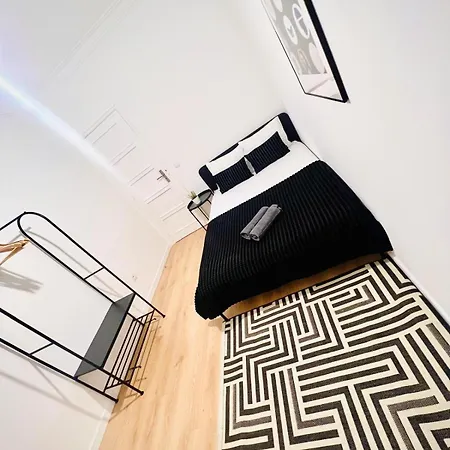 אכסניה Rooms, Ideal Location For Tourists *