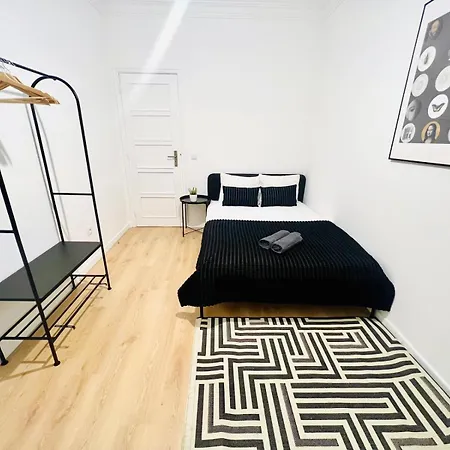 Hostel Rooms, Ideal Location For Tourists