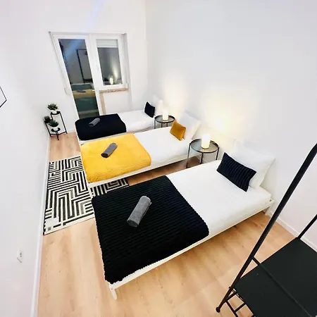 Hostel Rooms, Ideal Location For Tourists