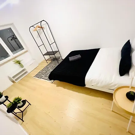 Hostel Rooms, Ideal Location For Tourists
