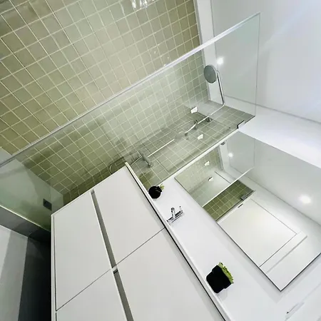 Hostel Rooms, Ideal Location For Tourists